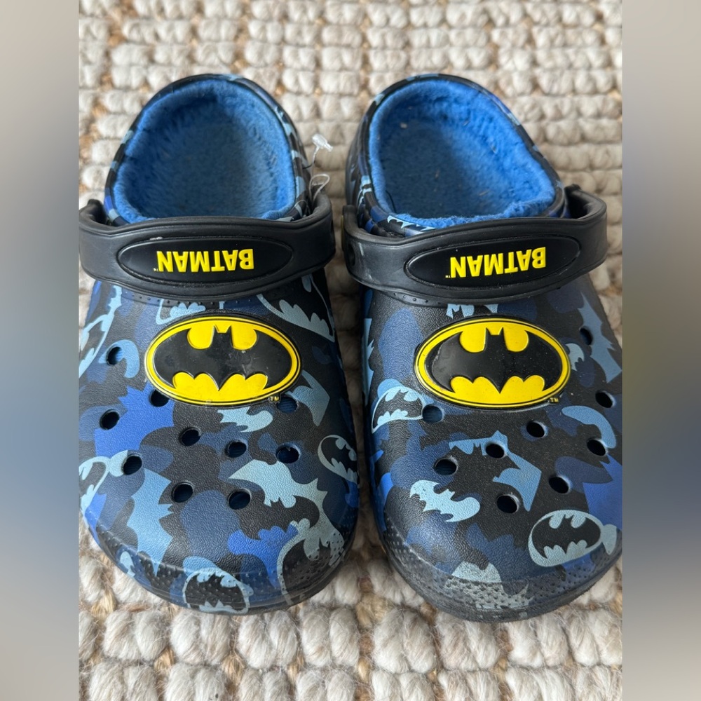 Crocs size J2 lined with Fur